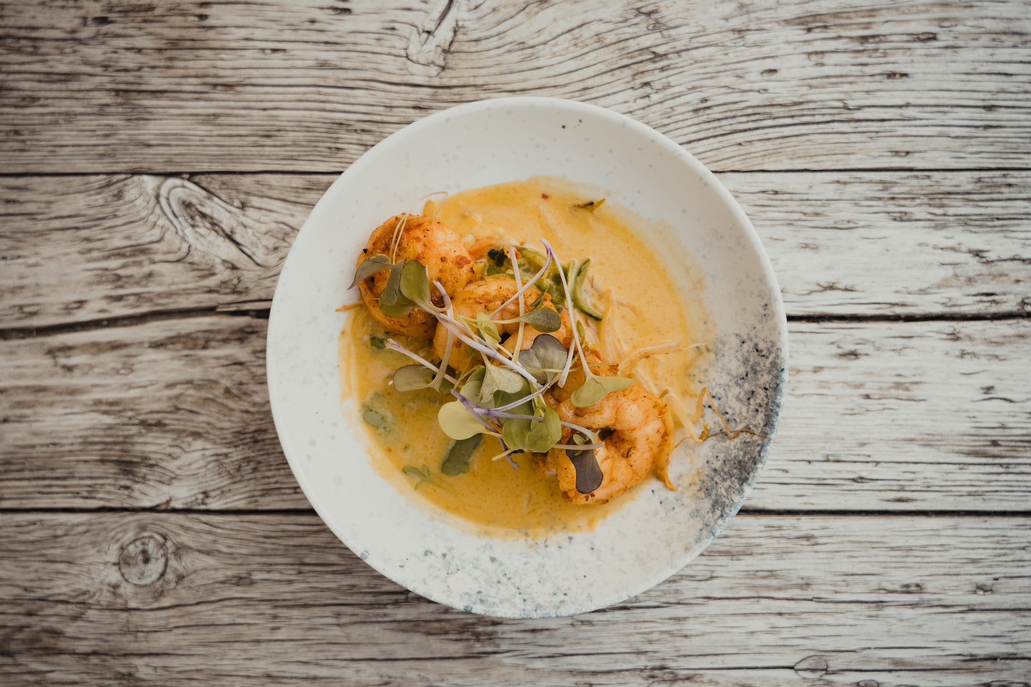 Scampi's 4st, gele curry - rijst - wokgroentjes